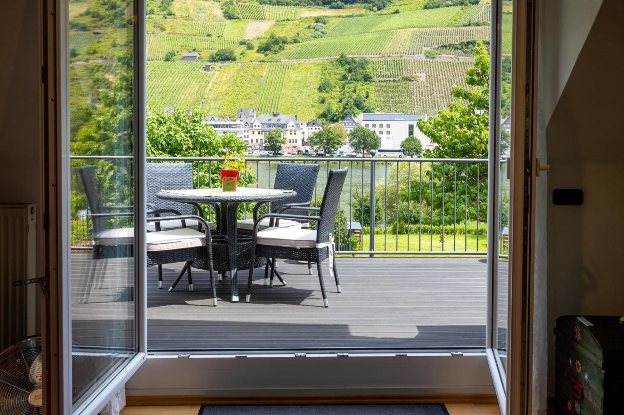 Zum Blauglockenbaum Zell an der Mosel Exterior foto