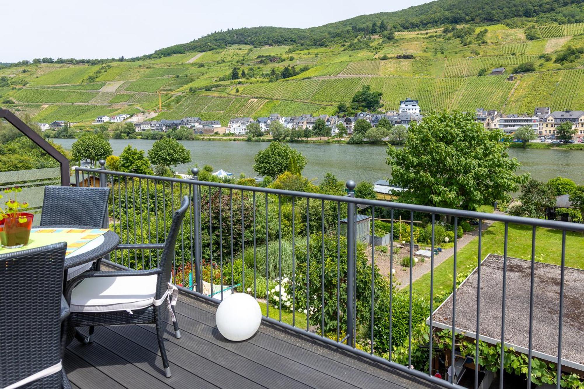 Zum Blauglockenbaum Zell an der Mosel Exterior foto